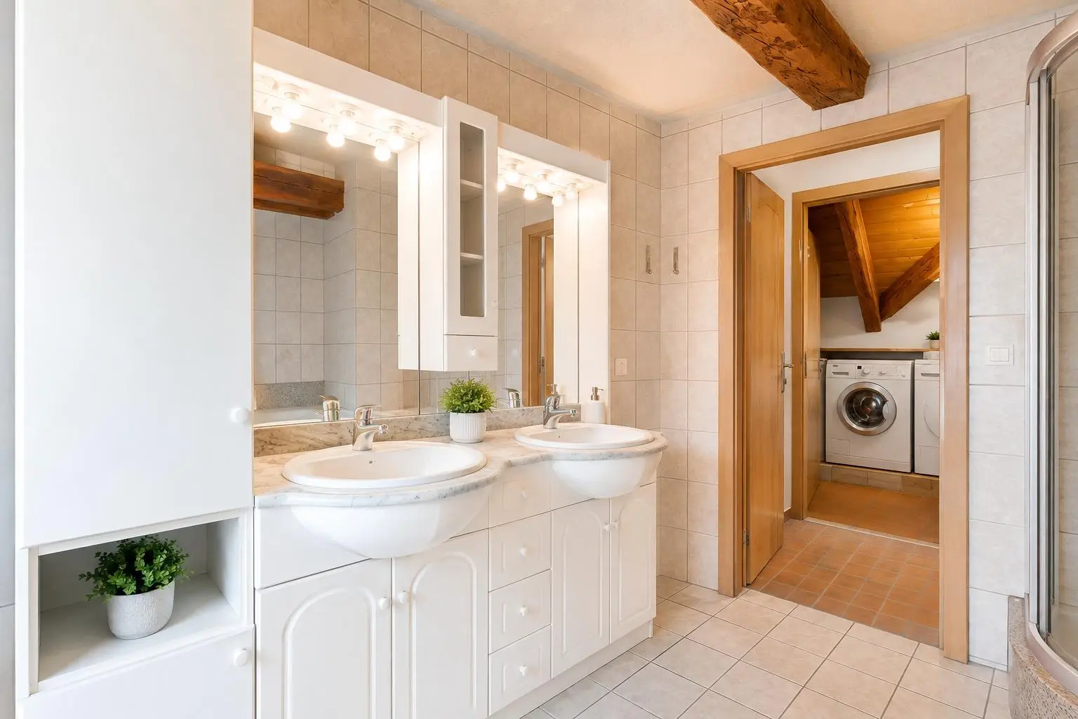 Pfunds - Wohnung - UG Badezimmer.