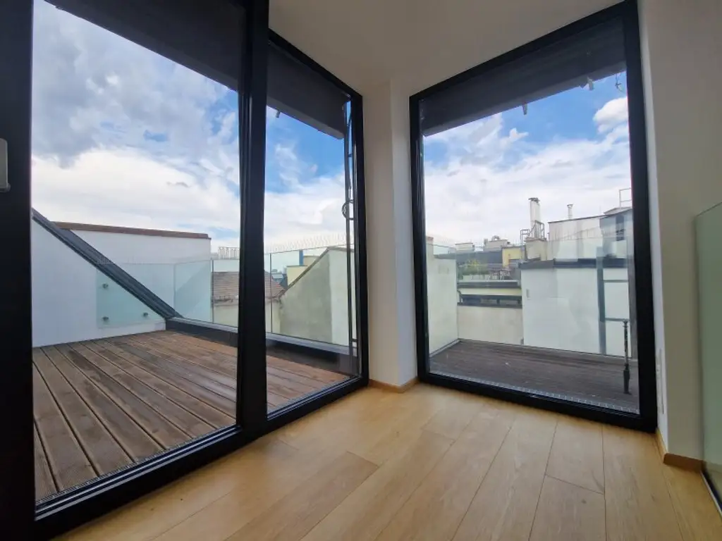 Traumhafte DG-Wohnung in 1020 Wien – modern, vollsaniert mit Terrasse und 5 Zimmern!