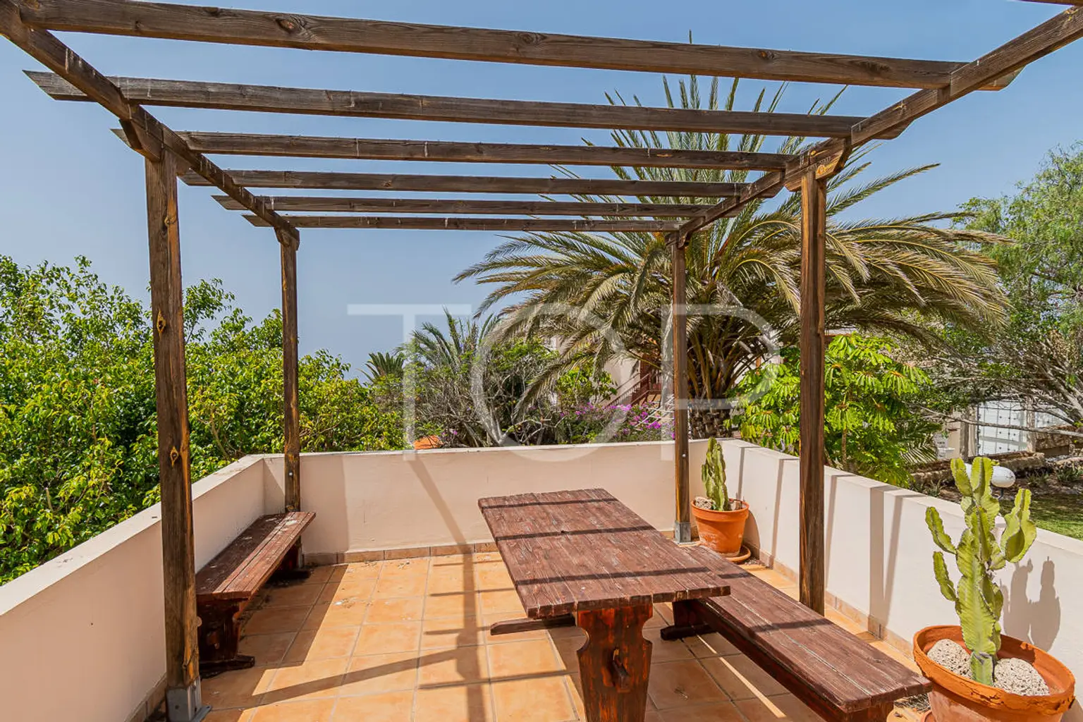 Romántica mansión con seis apartamentos en Costa de Adeje