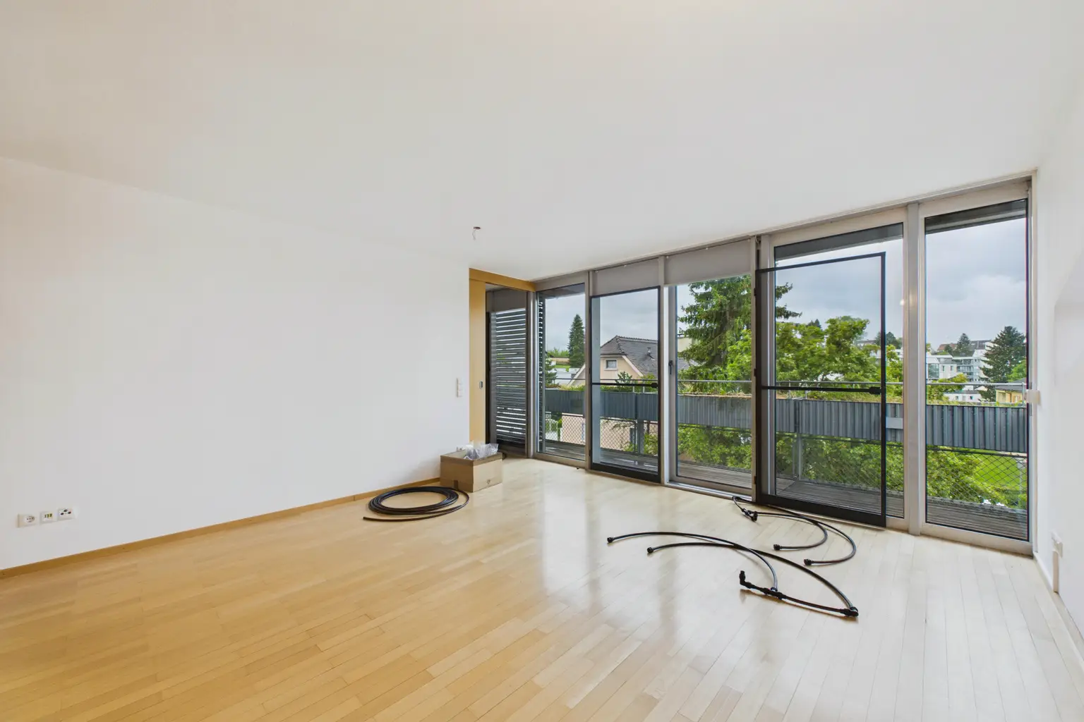 Helle 2 Zimmer mit großem Balkon