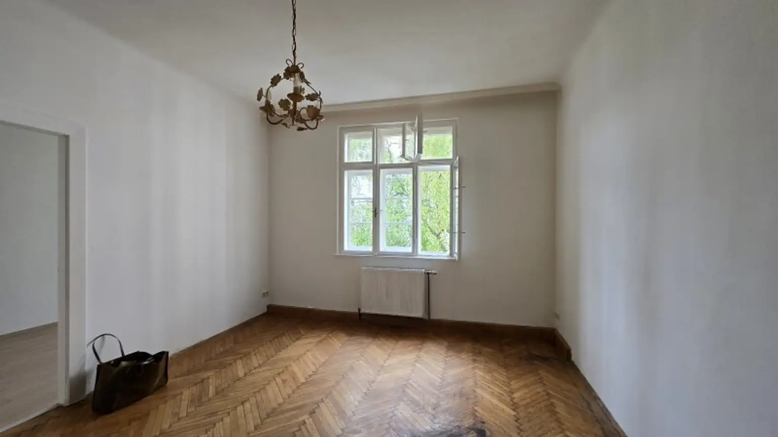 2-Zimmer-Wohnung in brauchbarem Zustand (Sanierungsbedarf!) - Balkon+Hofausrichtung - 3.Stock OHNE Lift