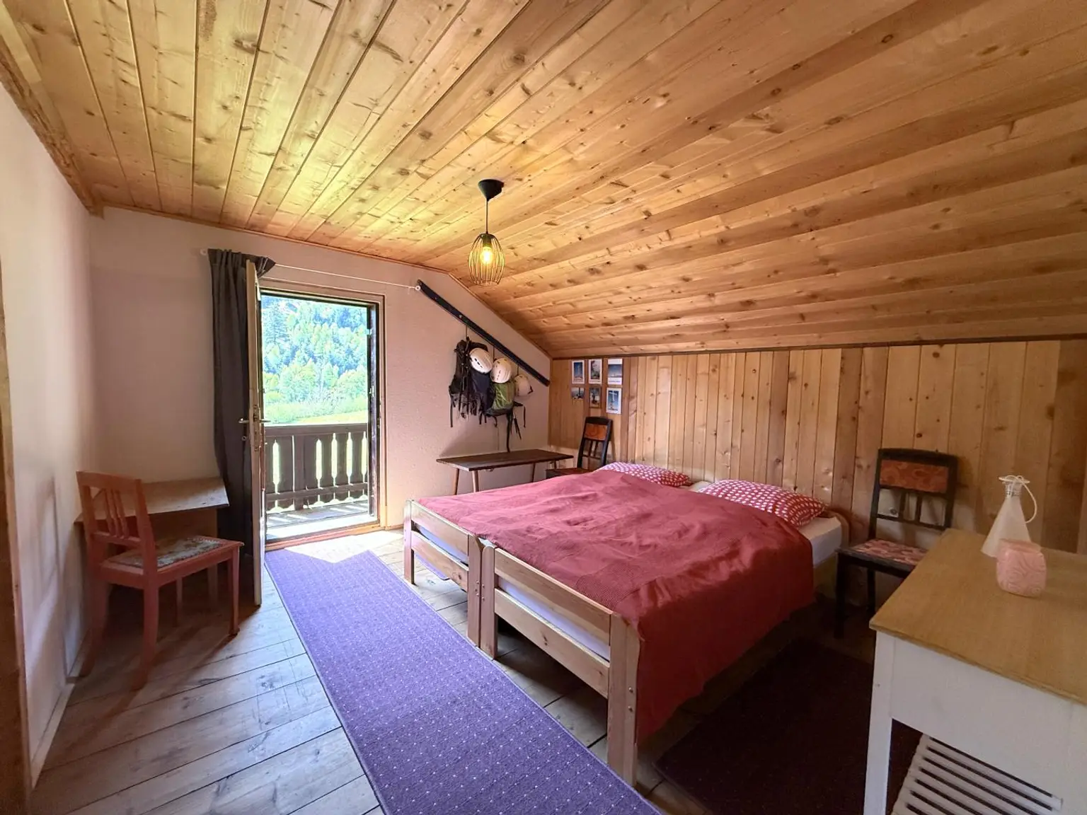 Schlafzimmer 1