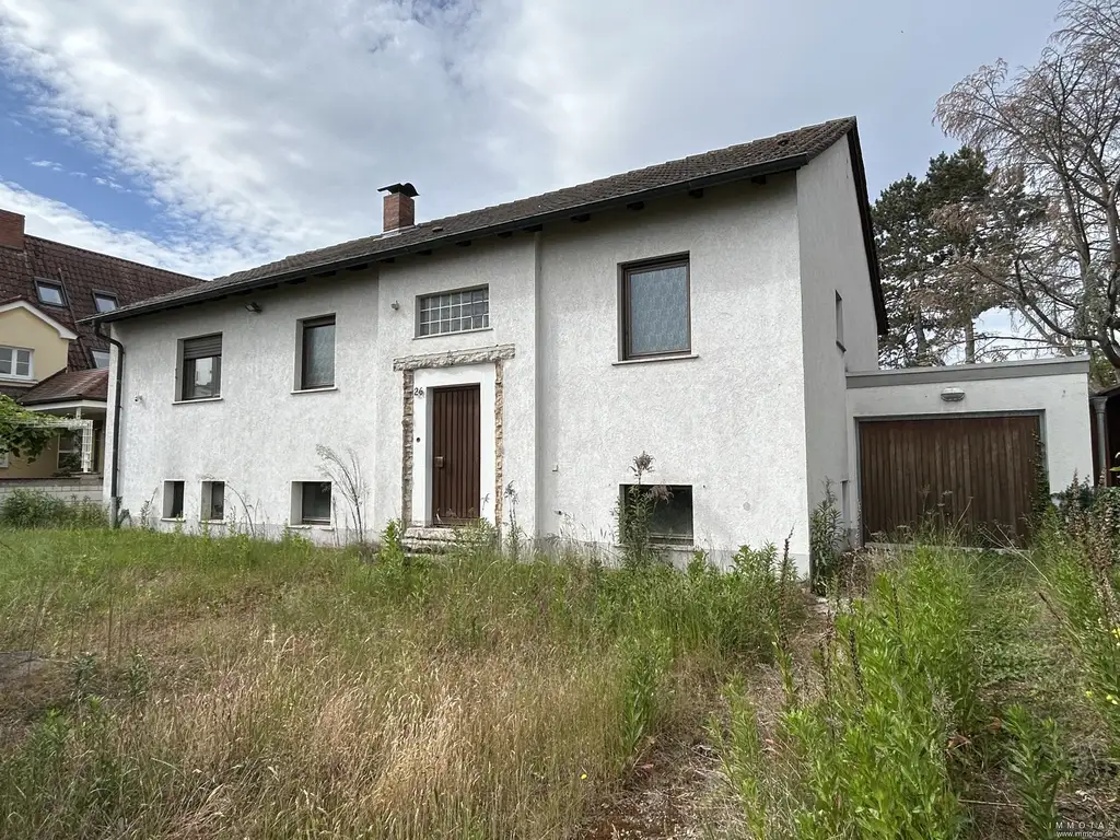 Freistehendes Einfamilienhaus - bereits entkernt - mit großem Grundstück in Top-Lage in Limburgerhof