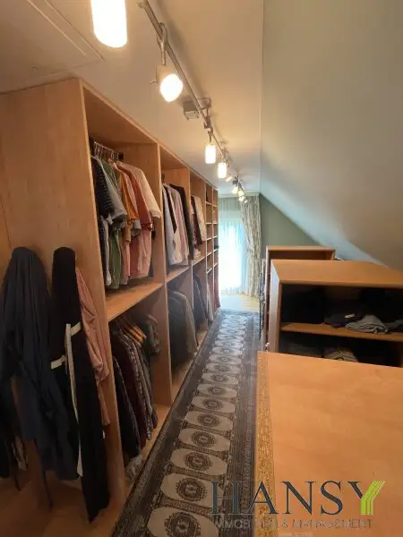 Neuwertiges Traum-Einfamilienhaus in Pfaffstätten: Stil, Pool und Gartenparadies!