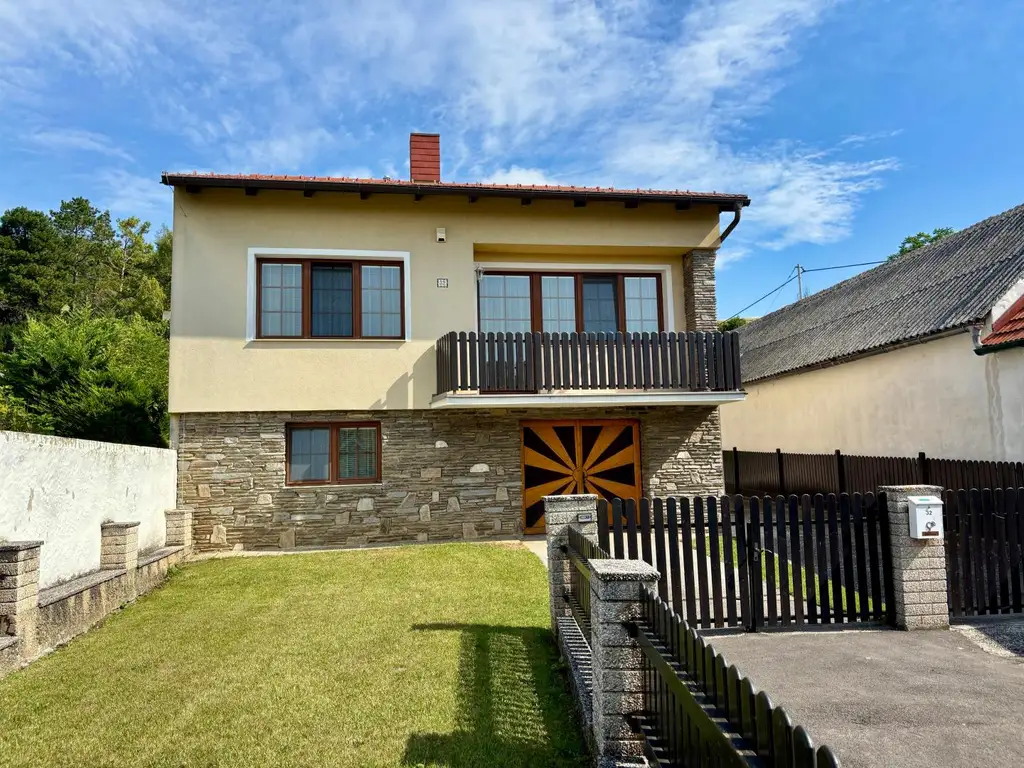 Einfamilienhaus mit großem Grund