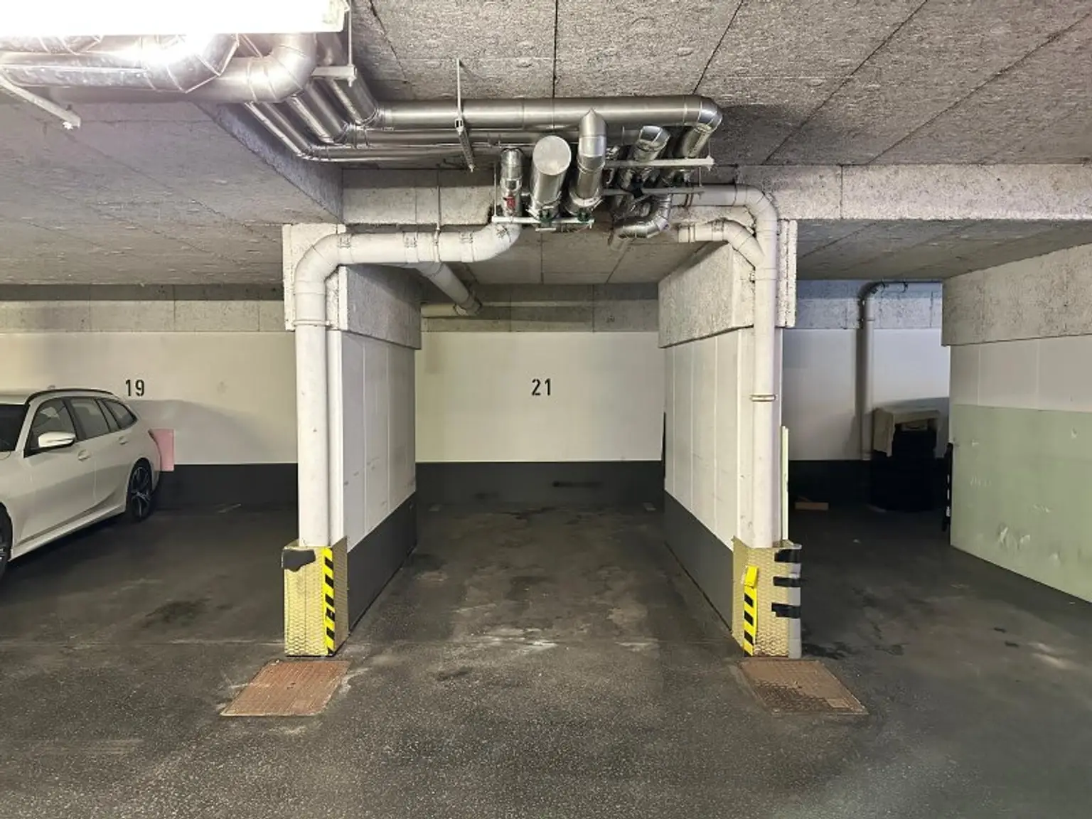Tiefgaragenstellplatz Nr. 21 im Erdgeschoss (Foto vom Abgeber)