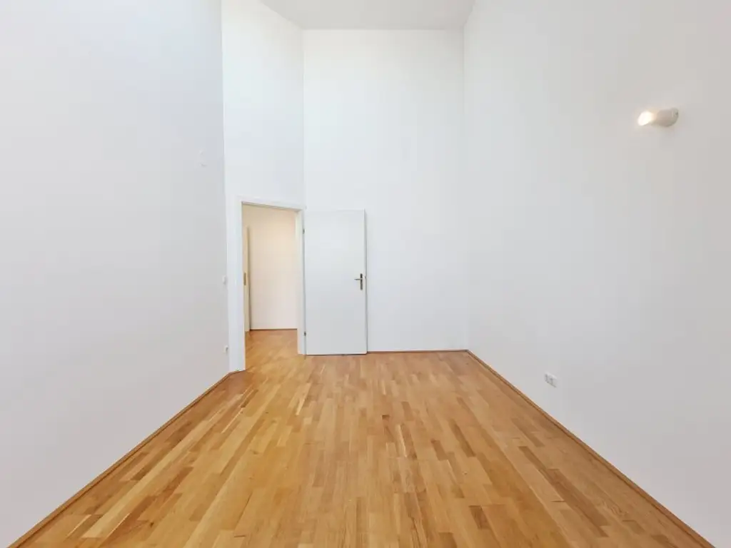 Lichtdurchflutete Maisonette mit Dachterrasse & Klimaanlage – wohnen zwischen Landhausviertel & Promenade