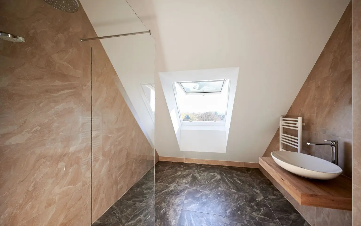 Ihr neues Zuhause: 4-Zimmer-Wohnung mit hofseitigerTerrasse 
nahe Donau - ERSTBEZUG!