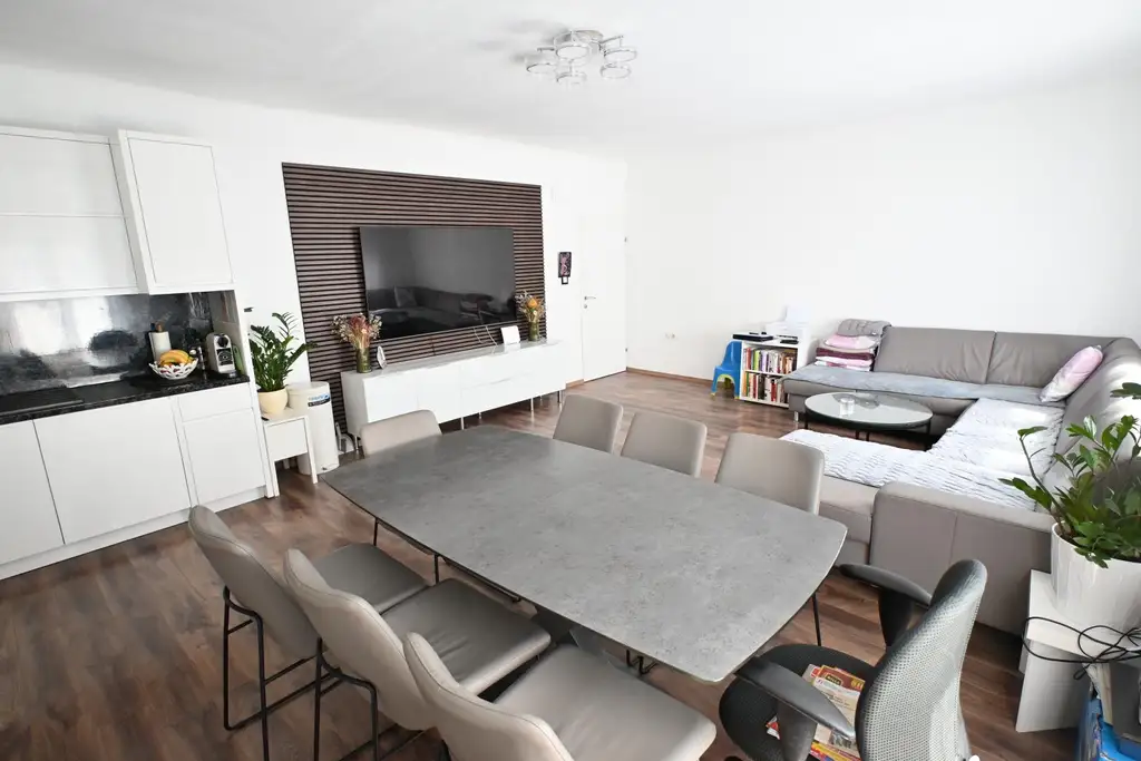 " ++ Helle Familienwohnung mit Blick ins Grüne ++"