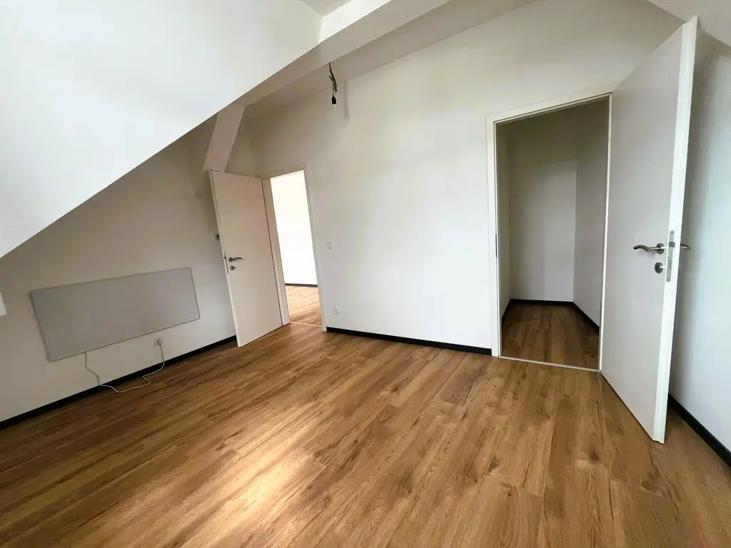 Alles neu! Hübsche Mietwohnung im Dachgeschoß!
