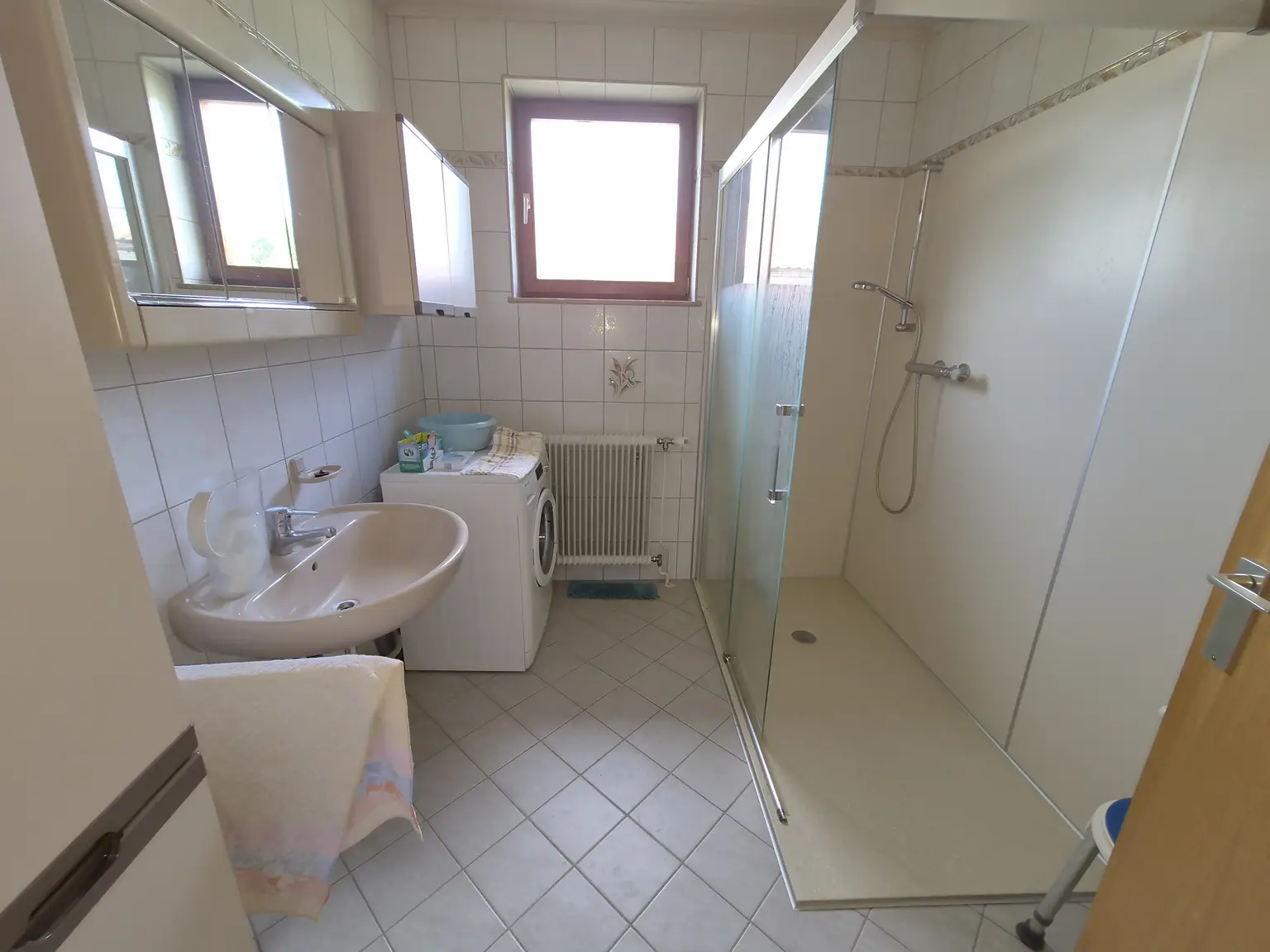 Zweifamilienhaus mit Pool am Waldesrand zu verkaufen!