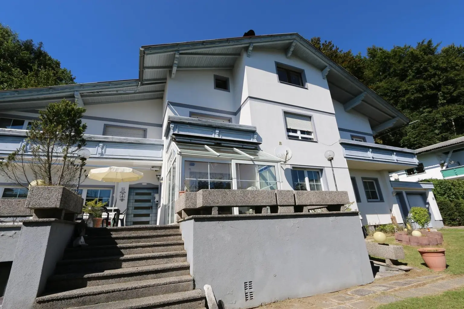 Zugang zum Eingangsbereich