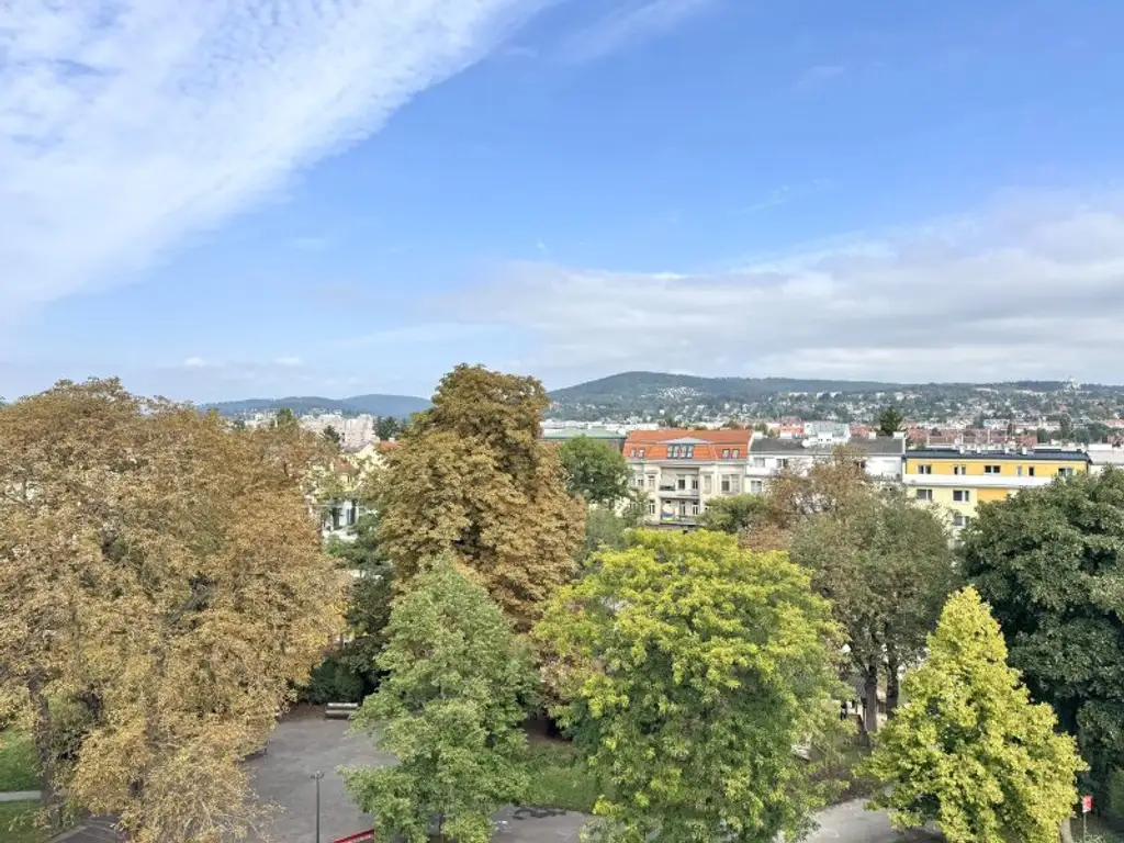 Residieren mit Blick ins Grüne - renovierte Dachgeschosswohnung mit 2 Terrassen - U4 Ober St. Veit