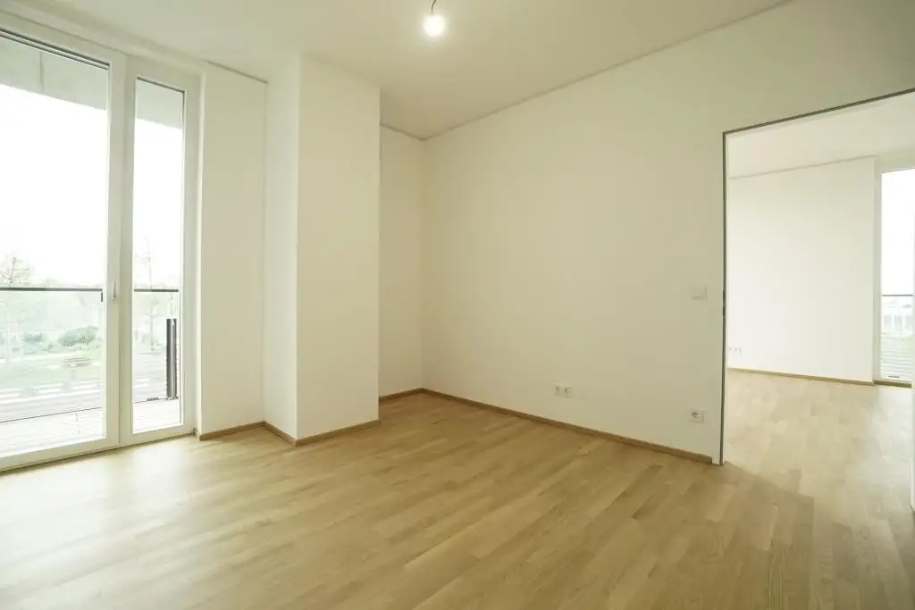2 Zimmer + Balkon im TRIIIPLE! VIDEOBESICHTIGUNG!