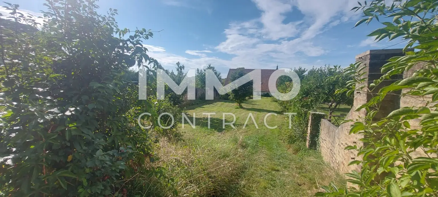 WOHN-UND GESCHÄFTSHAUS AUS DEM 16. JAHRHUNDERT IM HERZEN VON LANGENLOIS 
100 m Kellerröhre, Nebengebäude, Innenhof, Geschäftslokale, usw.