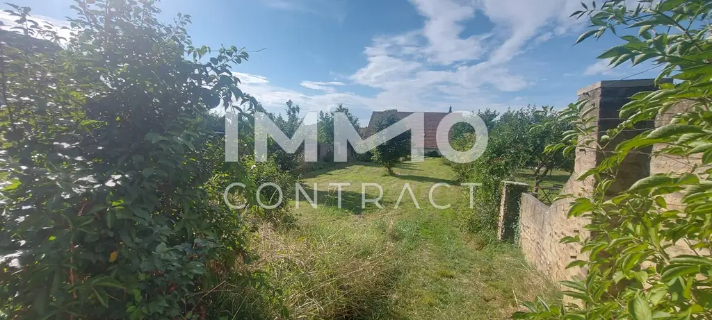 WOHN-UND GESCHÄFTSHAUS AUS DEM 16. JAHRHUNDERT IM HERZEN VON LANGENLOIS 
100 m Kellerröhre, Nebengebäude, Innenhof, Geschäftslokale, usw.