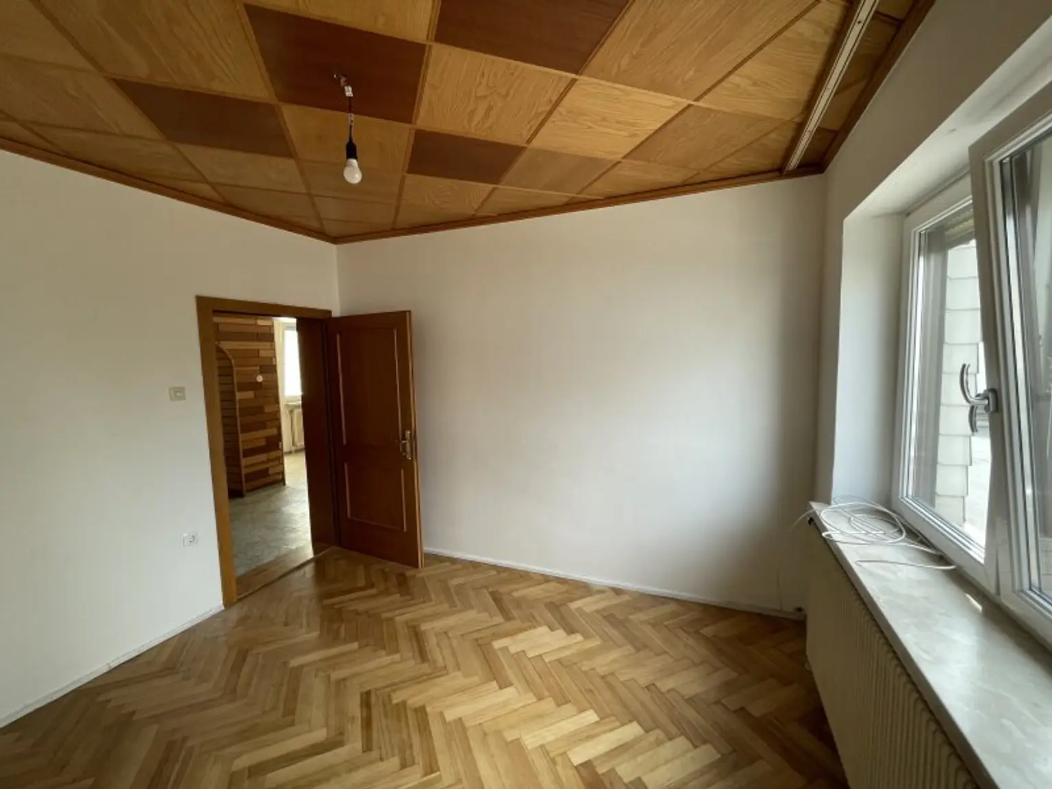 GEPFLEGTES EINFAMILIEN-HAUS MIT GARTEN UND GARAGE - RUHELAGE!