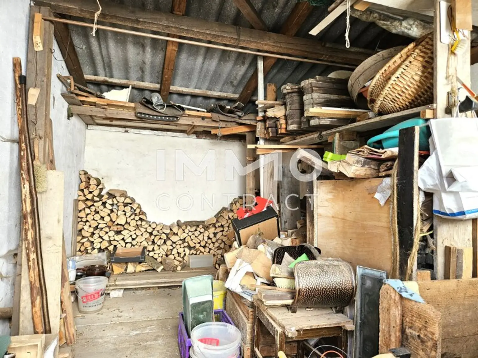 Lagerraum neben Garage