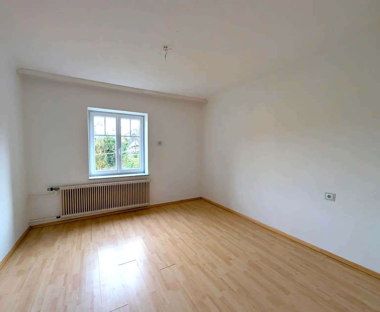 Liebevoll saniertes Einfamilienhaus in Ruhelage m. Doppelgarage - wartet auf Ihren Einzug