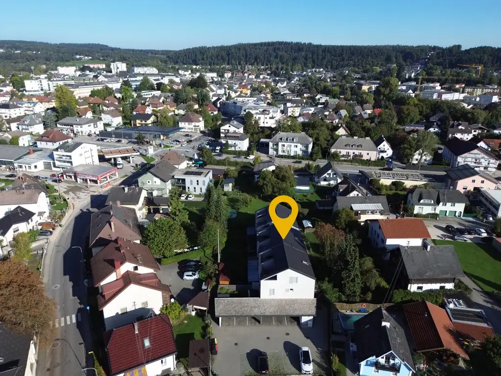 Moderne Reihenhausvilla mit Studio im DG und XXL-Dachterrasse, Carport und KFZ-Abstellplatz in Zentrumsnähe von Vöcklabruck