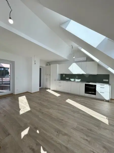 Moderne Dachgeschoßwohnung in Klosterneuburg: 75m² Erstbezug mit Terrasse!