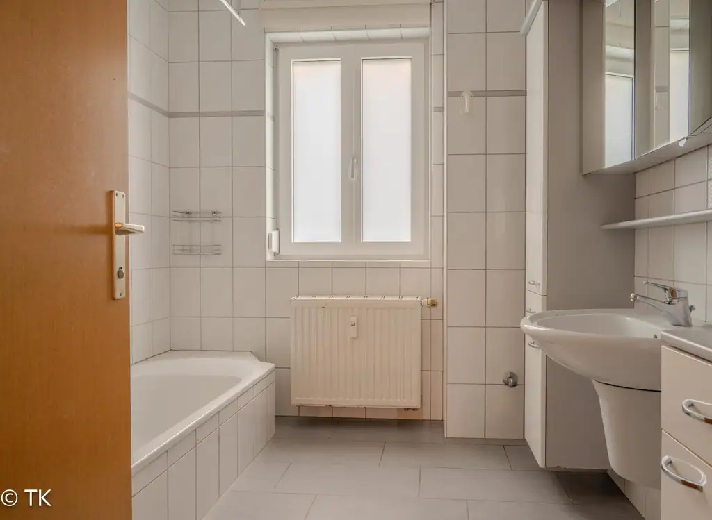 Freundliche Erdgeschosswohnung mit Tiefgaragenplatz und Loggia