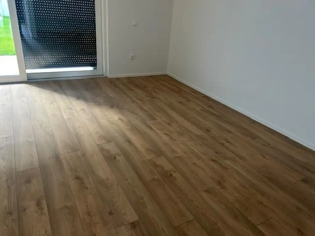 Neu gebaute Doppelhaushälfte mit großem 3fachcarport  in beliebter Siedlung