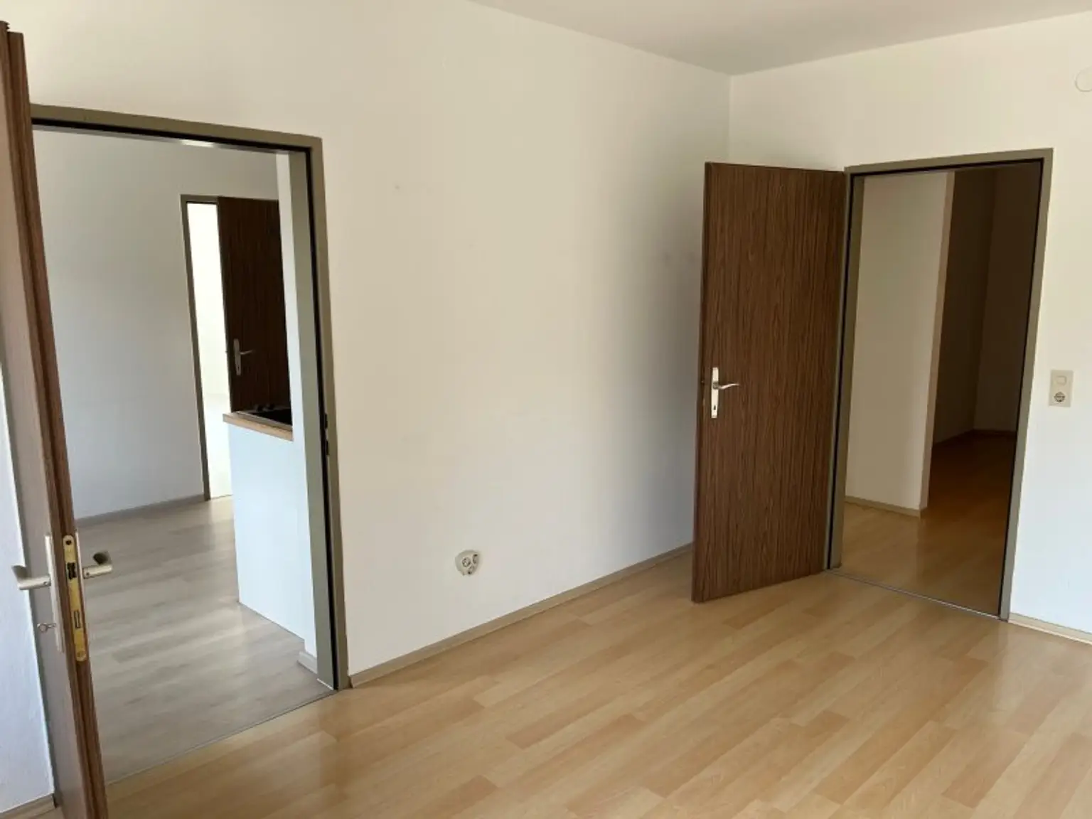 Geräumige Wohnung mit 2 Zimmer, separate Küche mit optional TGAP - Pradl