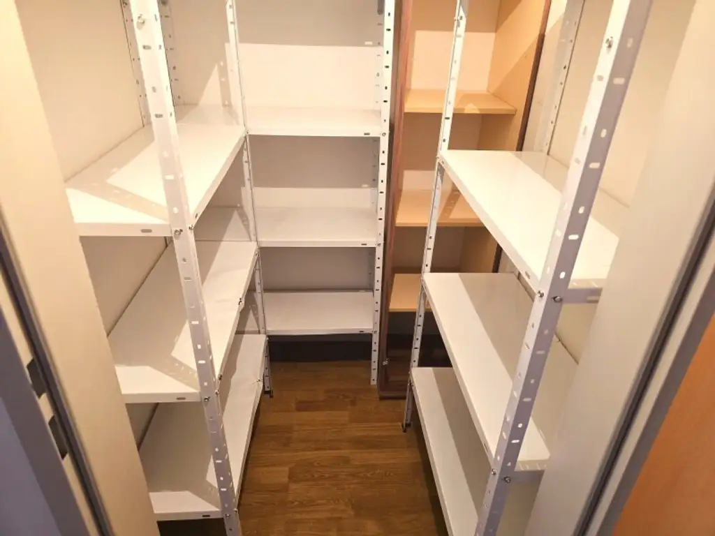 + Traumhafte Fernblickdachterrassenwohnung 80m² +  Dachterrasse 5,62 m² + Klimaanlage, moderne Dan-Küche + 4 lichtdurchflutete Zimmer +  €199.000,-  + Tiefgaragenplatz +