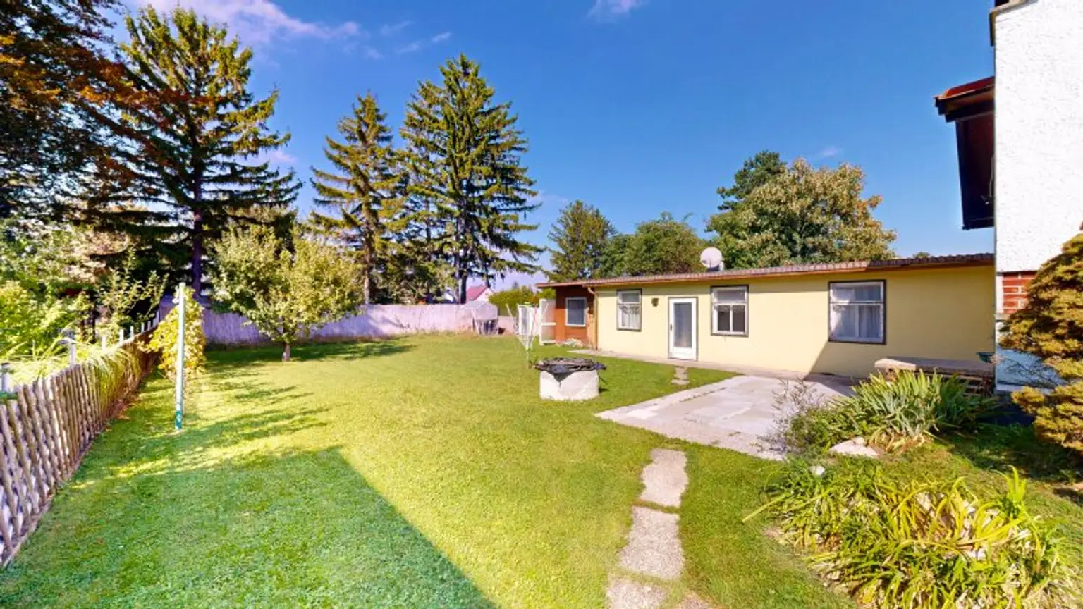 Hinreißender Bungalow mit großem Garten und Entwicklungspotential | 3 Zimmer | Terrasse