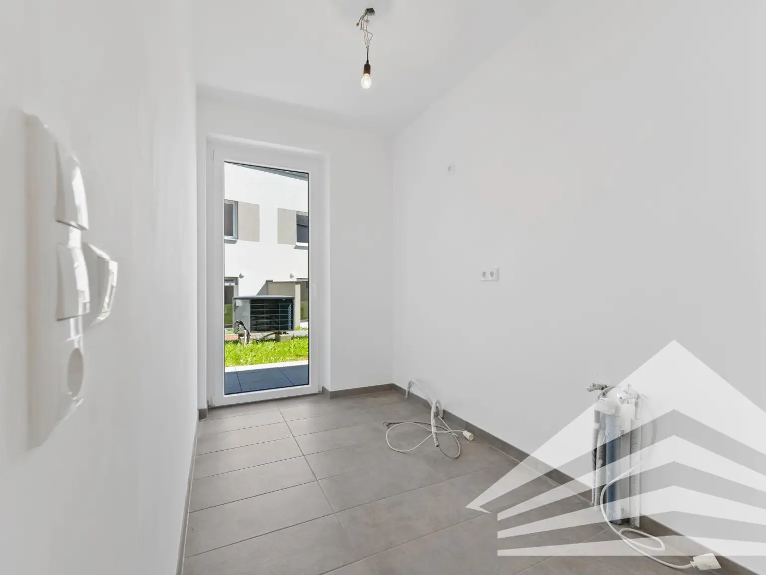Pichling/Ebelsberg: Unterkellertes Reihenhaus mit Dachterrasse zum Erstbezug!