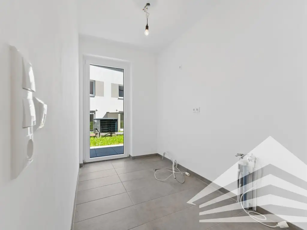 Pichling/Ebelsberg: Unterkellertes Reihenhaus mit Dachterrasse zum Erstbezug!