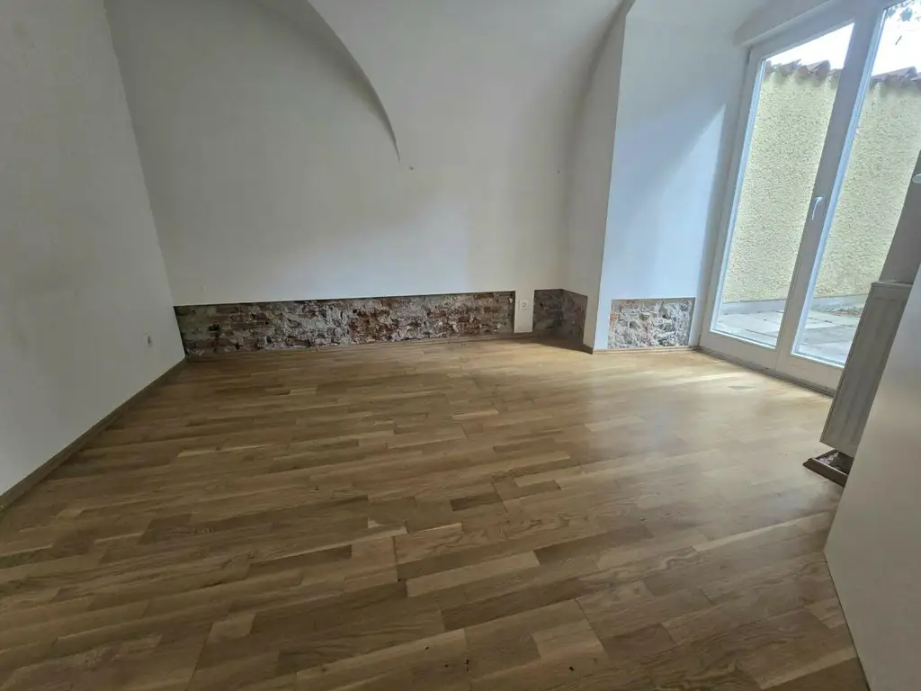 Nette Drei-Zimmer-Wohnung mit eigenem Gartenanteil - Nähe Kunsthaus - ab sofort!