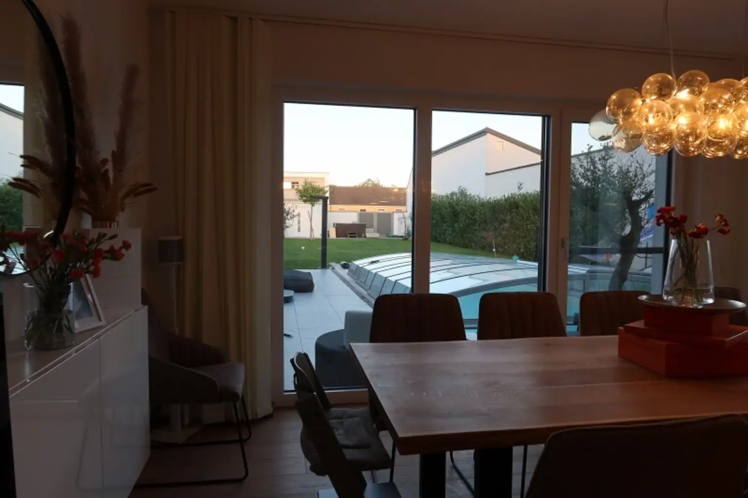 Modern Living in Enzersfeld – stilvolles Einfamilienhaus mit Garten & Pool
