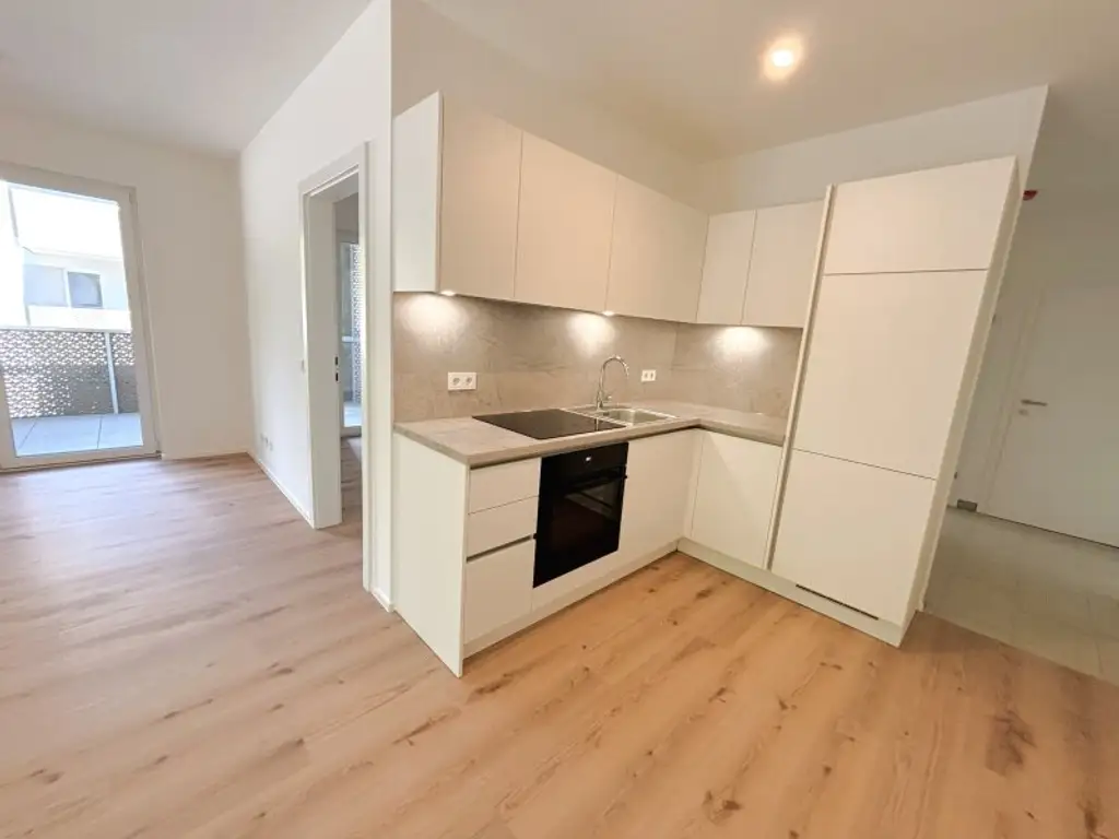 Moderne Erdgeschosswohnung in Altenberg: Erstbezug mit Balkon und Grünblick!