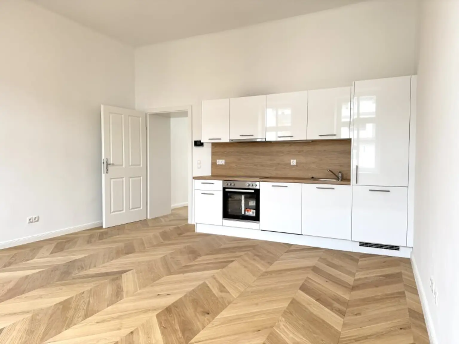 Citynah & modern: sanierte & helle 2-Zimmer-Wohnung in Bestlage zur Mariahilfer Straße