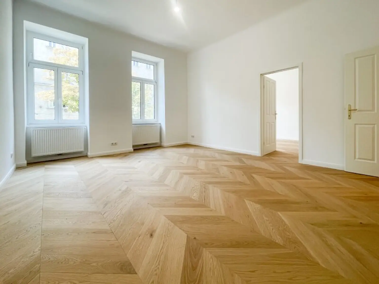 NÄHE AUGARTEN: wunderschön sanierte Altbauwohnung mit neuer Küche