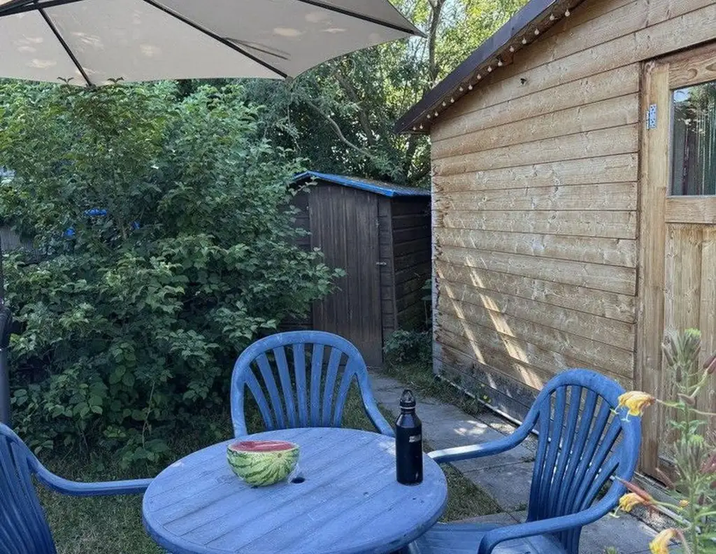 Winterfestes Tiny House mit großem Pool auf Pachtgrund in Hainfeld zu vergeben.
