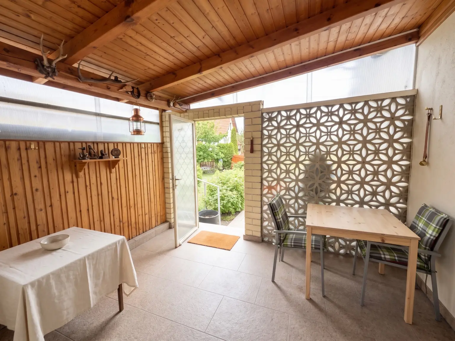 überdachte Terrasse