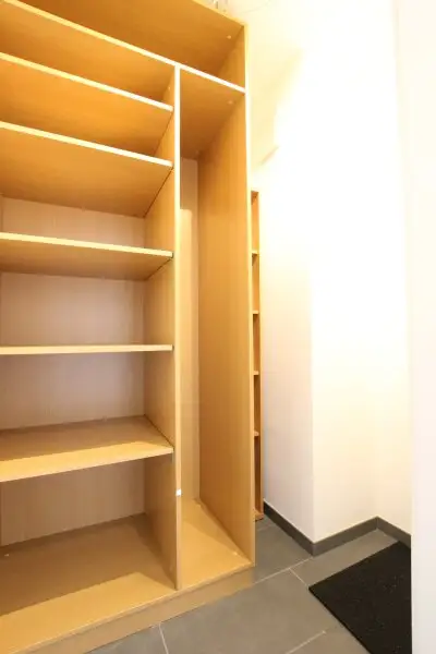 KLIMAANLAGE, SCHWIMMBAD, SCHÖNE TERRASSE MIT ELEKTRISCHER MARKISE, BAUJAHR 2022, GRÜNRUHELAGE KORNEUBURG!!