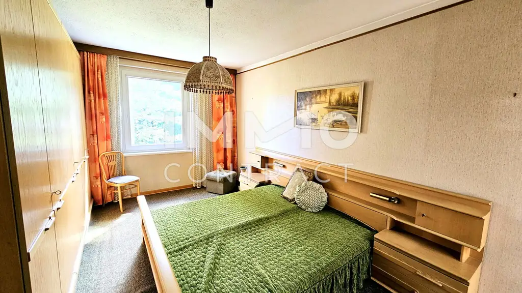 Lichtdurchflutete, renovierungsbedürftige 3-Zimmer-Wohnung mit großer Süd-Loggia