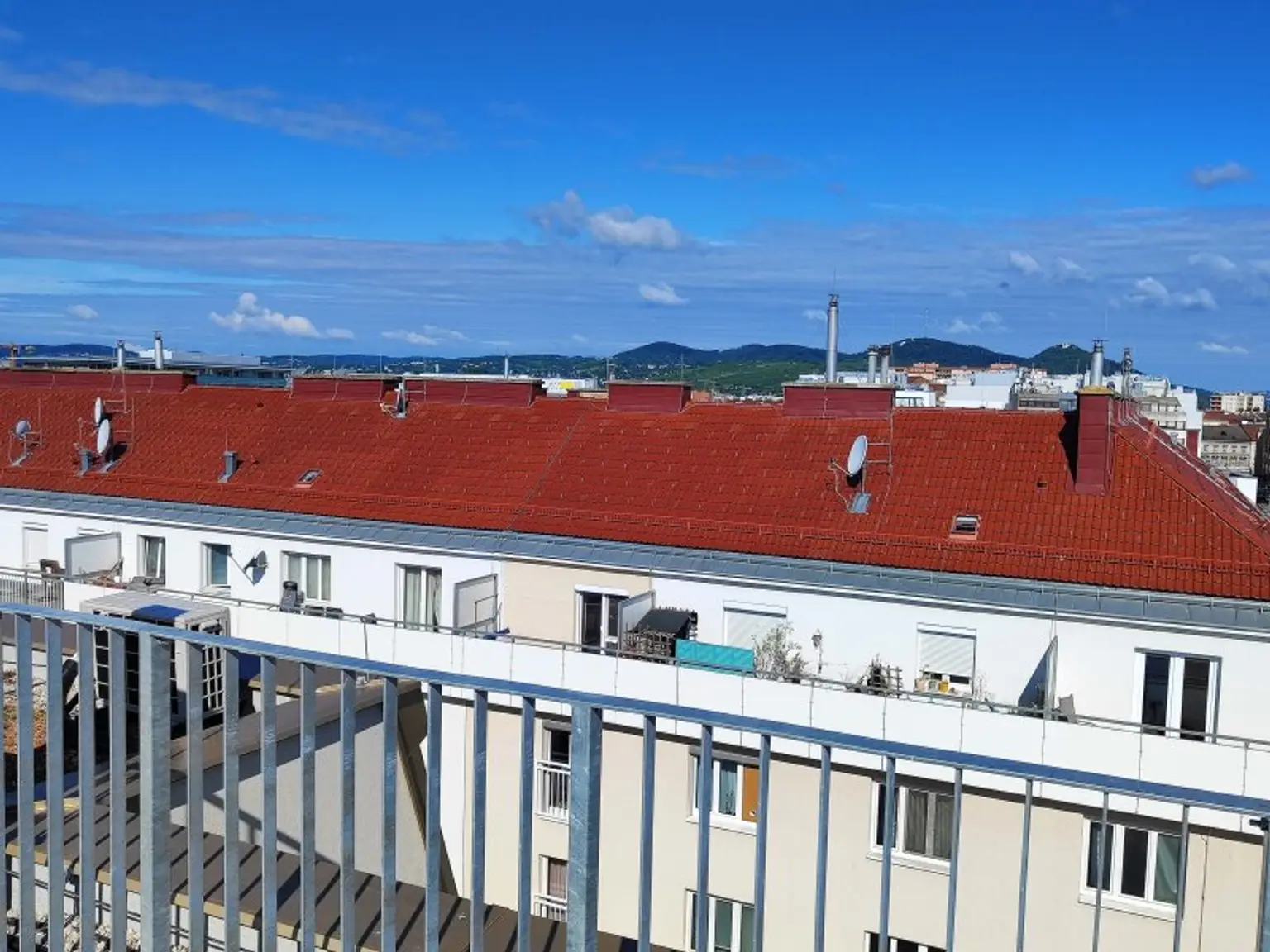 DACHGESCHOß-4-Zimmer-ERSTBEZUG mit Terrasse und privatem Liftzugang! Top 1/40