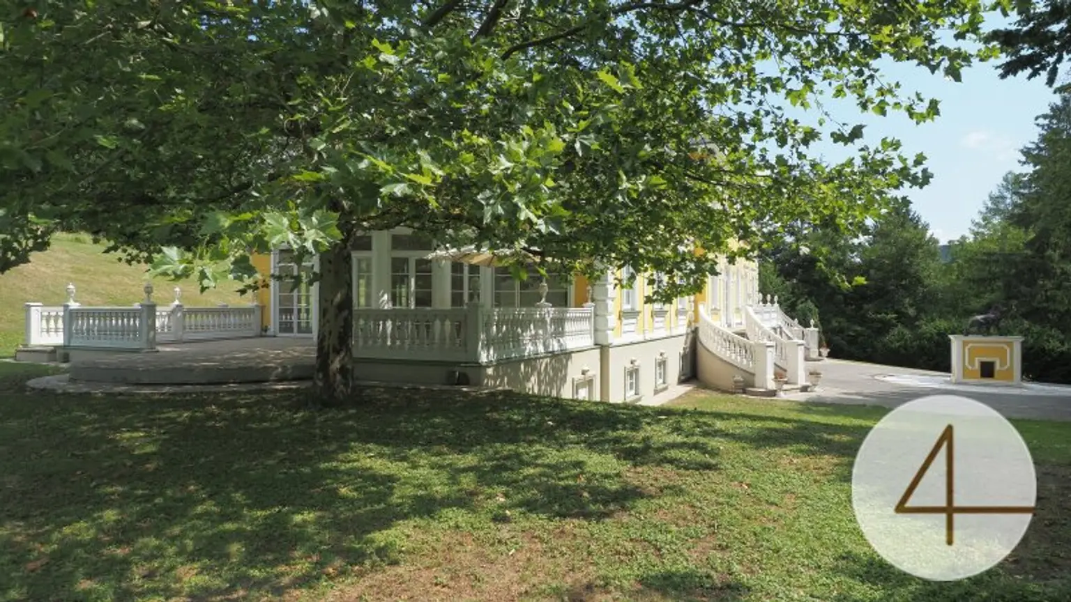Starkes Statement 857m2 Nutzfläche – Architektenhaus mit Garage Büro Terrassen bei Krems