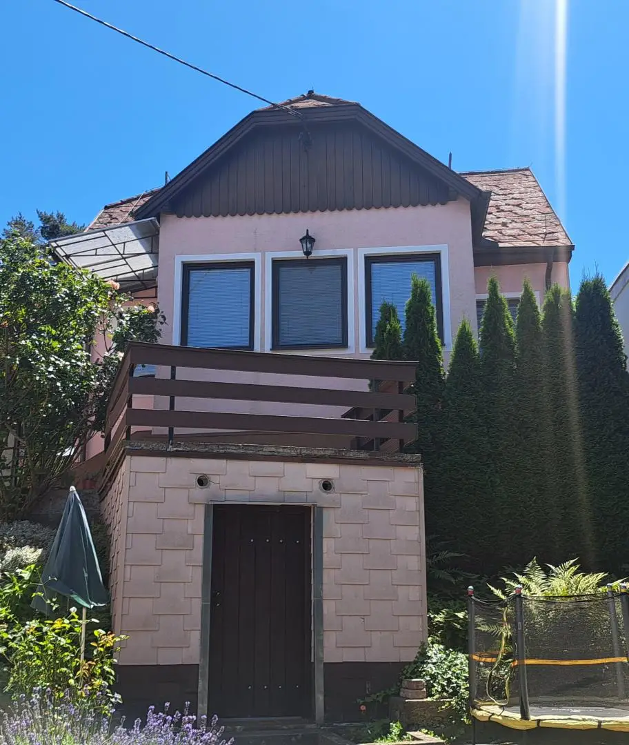 Kleines Sacherl mit 2 Terrassen, Nebengebäuden, Gemüsegarten, Erdkeller, idyllischem Grundstück, einer betonierten Freifläche und viel Potenzial....