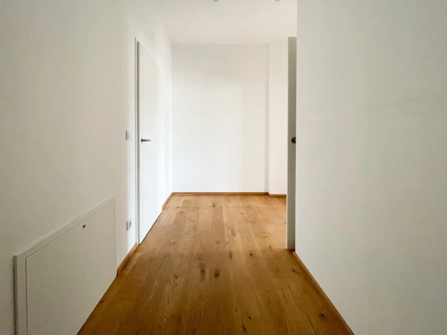 NÄHE NASCHMARKT: DG-AUSBAU IM ALTBAU - U4 Pilgramgasse - 3-Zimmerwohnung mit hofseitigem Balkon