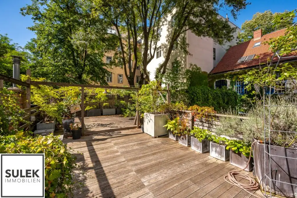 Rarität in der Wehrgasse: großzügige, sanierte Altbauwohnung mit Terrasse ab 01/26 unbefristet mieten!