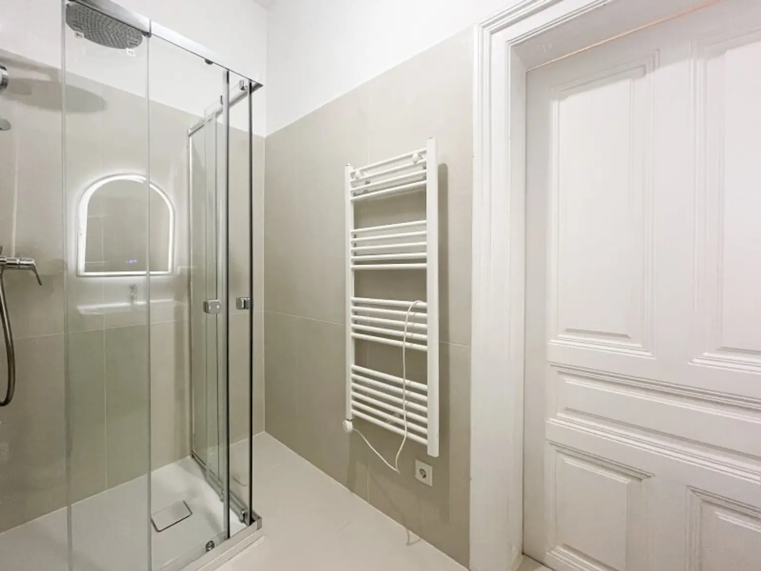 ALTBAU-TRAUM IN WÄHRING – 2,5 ZIMMER • LIFT KOMMT! • TOP LAGE HOFSTATTGASSE