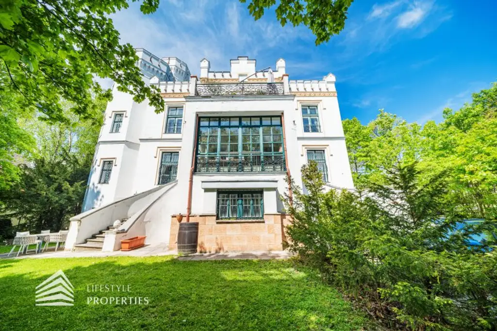 Luxuriöser 14- Zimmer Wohntraum mit Dachterrasse und Pool, Nähe Wilhelminenschloss