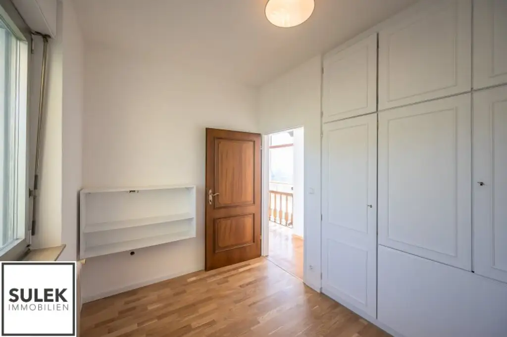 Erstbezug nach Sanierung: Großes Einfamilienhaus in einzigartiger Lage mit Weitblick und vielen Zimmern, Blick ins Grüne und in absoluter Ruhelage