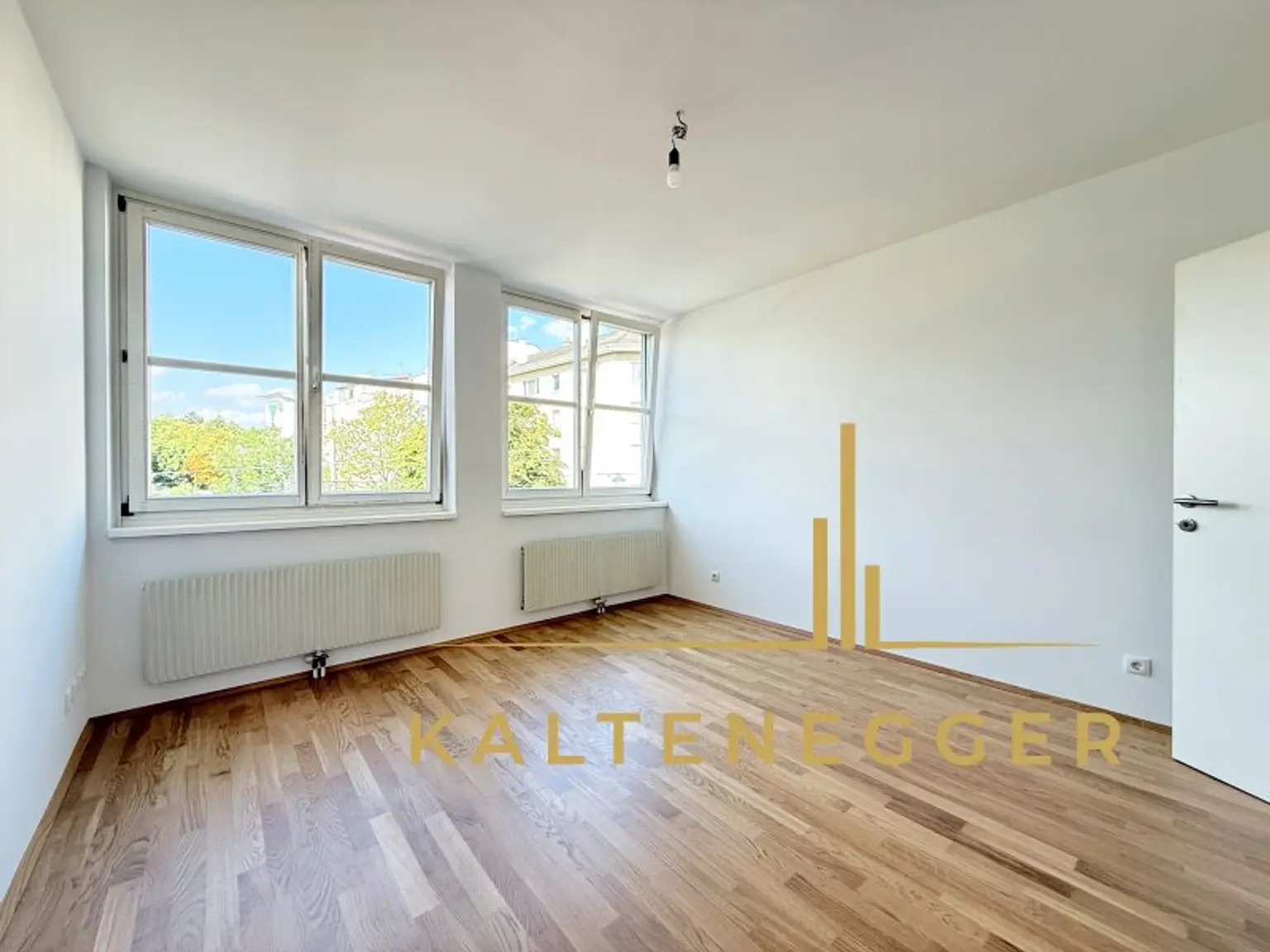 Helle 4-Zimmer-Wohnung ++ ca. 95 m² ++ modern saniert ++ 2. Stock